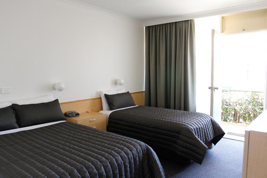 Mid City Motor Inn Queanbeyan Δωμάτιο φωτογραφία