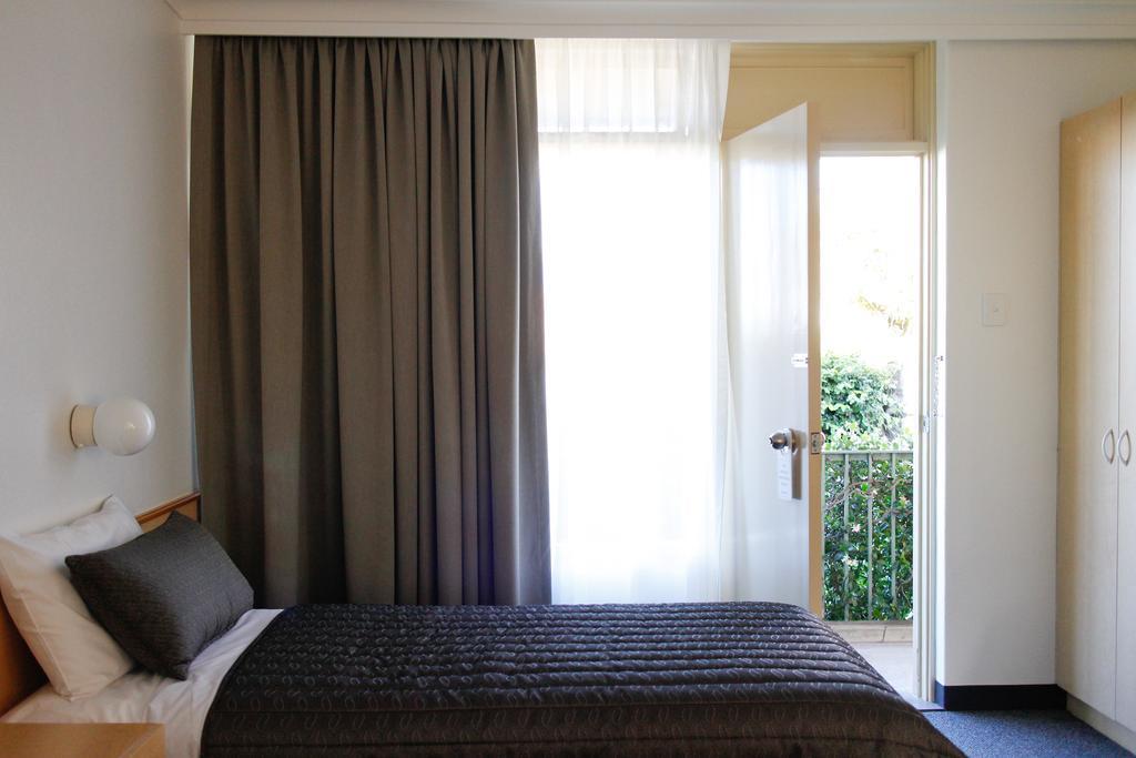 Mid City Motor Inn Queanbeyan Δωμάτιο φωτογραφία
